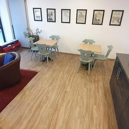 Готель The Aarburg & Cafe 2*
